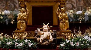 Messe de la Nuit de Noël: le Dieu de l’incarnation choisit la petitesse - Vatican News