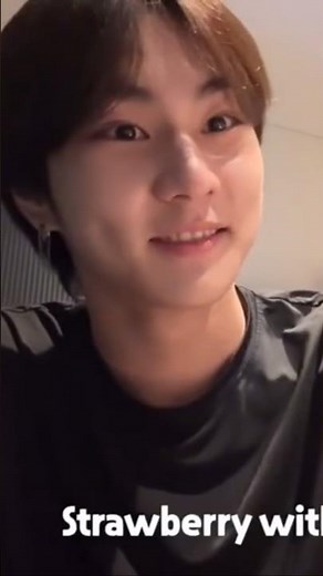 ✨ strawberry with chocolate ✨ he’s way too cute for an adult 🥹 #jungwon #enhypen