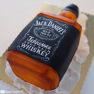 945K views · 3.3K shares | Want a special gift for the party?  Credit: Just Cake It (bit.ly/2NTTU1n) | Taste Life | Facebook