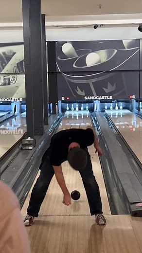 i honestly think he just wanted to show us his trickshots #techtok #linustechtips #bowling #ltt