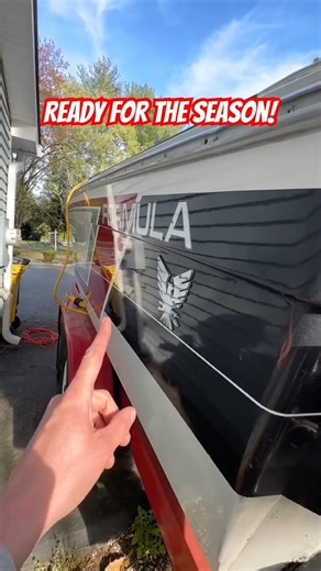 Wax complete! Wait till you see the reflection 🪩 1985 Formula 302 SR1 #boat #classic #speed