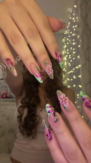 Nail Tech Reveal: 3D Flower Gel X & Short Almond Inspo