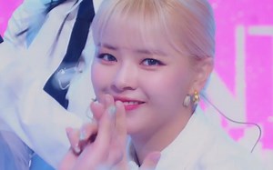 TWICE最新回归曲SCIENTIST首舞台公开