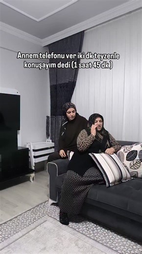 Nuriye Yazar on Instagram: "Ah annem ah kapatmıyor 😅"