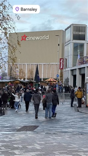 A festive Saturday in Barnsley town centre ✨ Christmas lights, a friendly atmosphere, busy shops, and a brilliant violinist by the Kes statue — the perfect way to welcome the season. 🎄🎻 #Barnsley #Christmas #LoveWhereYouLiveBarnsley | Teresa Wilcockson in Darton East. Community activist - Labour
