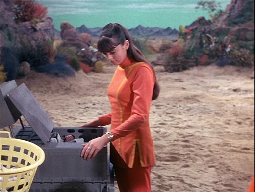 #AngelaCartwright #SpacePrincess #LostinSpace #TheSoundofMusic Only Ange!