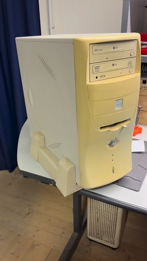 142K views · 2.8K reactions | ✨ Oggi pulizia e assistenza a una vera mummia tecnologica  Facciamo sempre del nostro meglio… perché la vostra soddisfazione è la nostra felicità ❤️ E voi? Avete un dispositivo elettronico a cui siete troppo affezionati per dirgli addio?  Via G.Micheli 3, Castelnovo Ne Monti (RE) #RiparazioniPC #TechRepair #OldPC #VintageTech #RetroComputer | Expert City Arduini | Facebook