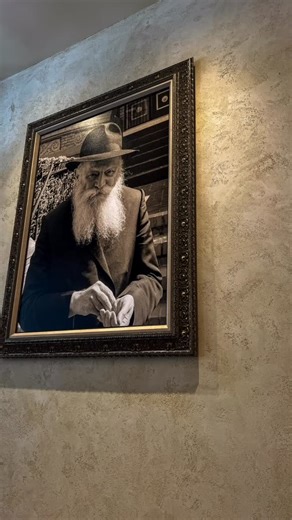 Venetian Plaster | Microcement | Limewash on Instagram: "What a beautiful stone-like finish😍💎 Vega from @meodedpaint #venetianplaster #homedecor #interiordesign #architecture #construction"