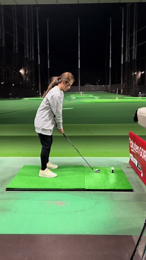 夜練🏌️‍♀️ #ゴルフレッスン #ゴルフコーチ #スイング動画 #ゴルフ練習 #アイアンショット #7アイアン #ゴルフ女子