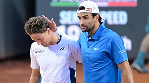 Matteo Berrettini retires, sending Casper Ruud into Rome fourth round | ATP Tour | Tennis