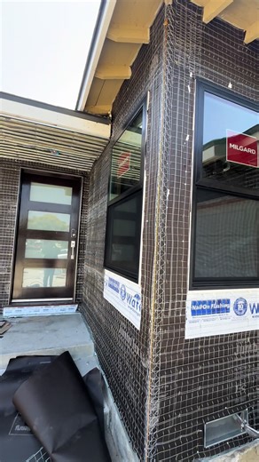 We guarantee high-quality installation from beginning to end when lathing new construction. Weep screeds, paper lath, expansion joints, mil core, plaster stops, corner aids, asphalt-coated waterproofing, wire, and as necessary. Lath services New construction Window patch Switch current siding to new stucco Repair damaged stucco