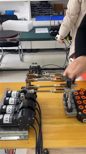 Proportional valve factory of crane wireless remote controller,4-way, 5-way and 6-way remote controller,You can make different remote controllers according to your requirements.Remote control 150 meters, no delay, waterproof,Crane truck remote control, construction machinery remote control, customized mechanical remote control.150m range – see what the operator sees#LongRangeRemote #CraneTech #HeavyLifting #Crane #HeavyEquipment #Construction #Lifting #CraneOperator #RadioControl #Baumaschinen #