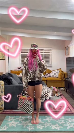 Danielle Brandon on Instagram: "things in my gym bag 🌸💅🏼✨🍒🍬🏋🏼‍♀️ tried to share as many product specifics as possible 😙💖 @yeti // @spacermobility // @kaxi.co // @sbdapparel // @xendurance // @bearkomplex"