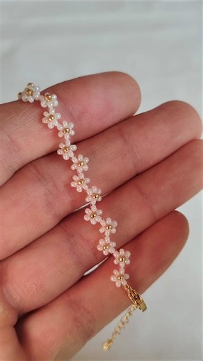 DIY flower bracelet | You can’t stop watching! 🌼