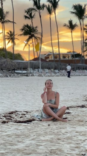 Yana Barducov | Photo & Video creator | Toronto on Instagram: "Pose ideas for woman 50+"