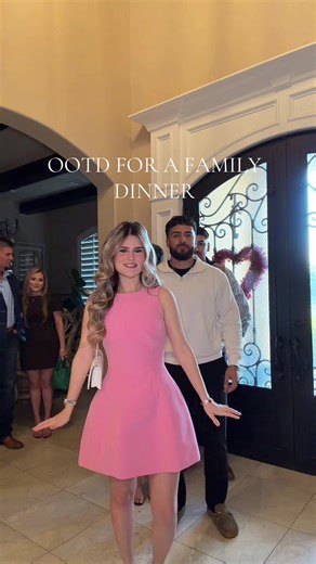 back with another ootd for family dinner 💕💞💓💗💝 #ootdinspo #foryoupage #outfitinspo #familythings #chicoutfit @Cartier @Van Cleef & Arpels @David Yurman @Lucchese Bootmaker @Christian Louboutin @ZARA @ChanelOfficial @Burberry @ROLEX