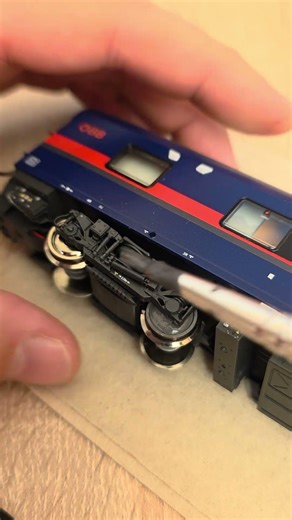 H0 Modelleisenbahn - Räder bemalen, so einfach geht's! 😁 #moba #train #nj #nightjet #railway #roco