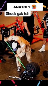 1.7M views · 48K reactions | Jadi shock kan lu #anatoly #fyp #viral #trending #anatolyprank #prankanatoly #prank #gym #angkatbeban #angkatbesi | Zahra | Facebook