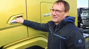 Ostwestfalen-Lippe, die Hochburg der deutschen Küchenindustrie. Von hier aus fahren täglich unzählige Lkw mit ihren Lieferungen ins In- und Ausland. Einer, der diese Touren nur zu gut kennt, ist Sascha „Der Möbelkutscher“. Für die Spedition Westerfeld GmbH & Co. KG und ihren Kunden Nolte Küchen GmbH & Co.KG hat Sascha eine Tour nach Österreich gemacht. Neu im Team: der DAF XG⁺ 530. Nach einer gründlichen Einweisung durch Uwe Müller von DAF testete er die neue Generation für uns eine Woche lang. 