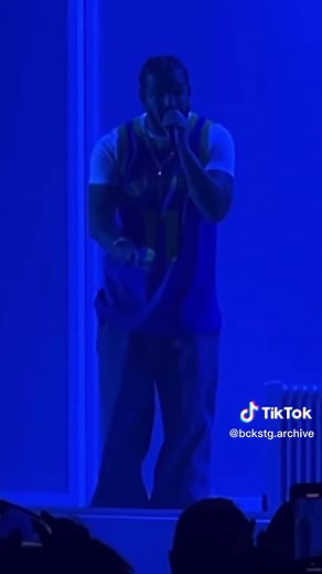 Drake Performs 'Jungle' Live at the Apollo in NYC | Exclusive Footage