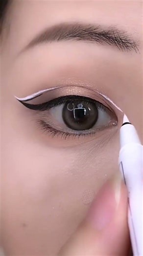 Perfect Eyeliner Tutorial for Beginners | Easy Eyeliner Pencil Tips & Tricks#shortseyemekup#eyelinar