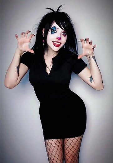 Just let the music play :D #goth #gothgirl #clowngirl #clown | Goth