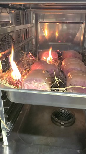 En place mon pote pour le marché de demain !! Fumage en cours..... | Brasserie Le Cardinal