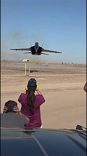 This Blue Angels F/A-18 Is MUCH Lower Than You Think