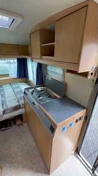 Adria Unica 390 DS Caravan + voortent + luifel