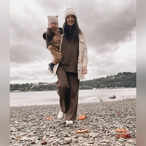 Chelsea Hobbs with husband James Neate Daughter Wylie Oddo Son Kingston Oddo Son Jones Powell Neate Daughter Lucy Taylor Neate I don't own the pictures or music in the video | Hallmark Movies Fans