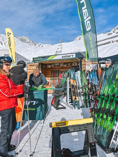 🎿 We officially kicked off the Ski Test Season this weekend in Sölden!⛷❄️ We showcased our full collection, including the newest Primetime Skis. 🤩 Did you miss out this time? No worries! We’ll host over 84 tests in 13 different countries this winter. 🌍 Check ski tests here 👉 https://elanskis.com/always-good-times-tour Don’t miss your chance to experience the best in skiing! ⛷🤩 | Elan Skis