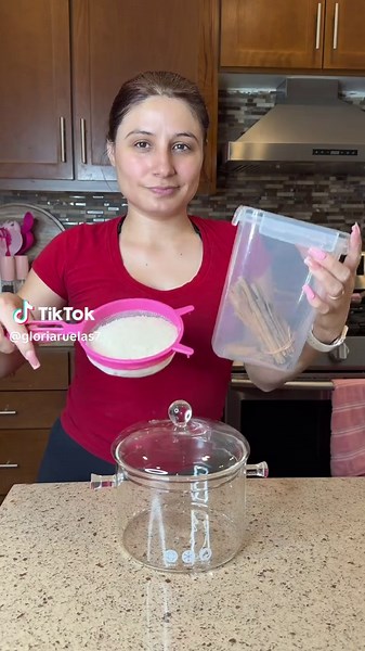 Agua de horchata para esta calor 🥛🧊🥵 #aguasfrescas #aguadearroz #momlife #easyrecipe