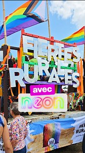 Les marches des fiertés ne sont pas réservées aux grandes villes ! La preuve ? Chaque année, le petit village de Chenevelles dans la Vienne, organise « les Fiertés Rurales », une Pride qui n’a rien à envier aux autres 😍 Le 26 juillet dernier, pour la quatrième édition, ce sont plus de 3000 personnes qui se sont rassemblé.es pour célébrer ensemble, au cœur de la campagne. Nathan et Fabien sont allés à la rencontre des organisateurs, de celles et ceux qui font vivre cet événement unique ✊🏽🏳️‍🌈