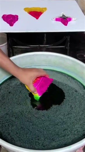 The process of dyeing cloth using simple tools makes the colors look beautiful #popular #viralshorts