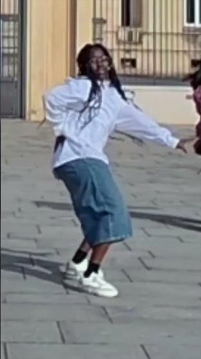🇫🇷Kpop in Public - TOBII BANANA