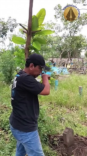 Sejarah Pati Jejak sejarah Pati di makam umum Carum Gemblep Pati Jateng Ada Makam Kuno dengan batu Nisan Kuno Tipologi Demak /Demak Pajang bahan material Batu Andesit ,Kisaran th.1500 san. #History #sejarahpati #youtube #argakwncana @dany @Alfis Prainggoro @gray @𝕬𝖟𝖗𝖎𝖊𝖑 @al-Ghajahi