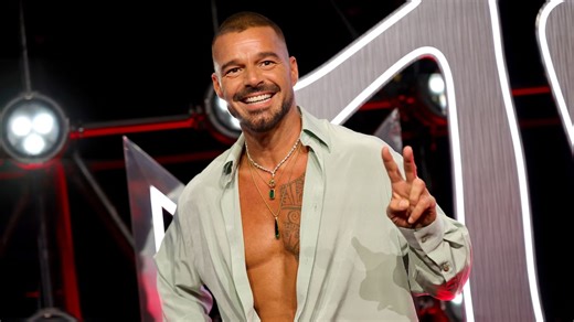 2025 MTV VMAs Red Carpet Looks: Sabrina Carpenter, Ariana Grande, Ricky Martin and more [LIVE]