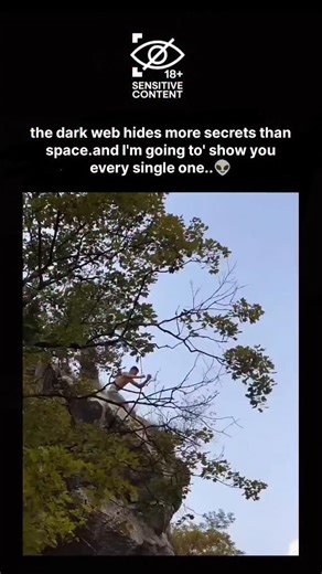 darkwebtapesonly on Instagram: "Just @darkwebtapesonly 1997년 개봉한 영화 Titanic은 잭과 로즈의 운명적인 사랑을 통해 비극 속에서도 오래 남는 감정의 깊이를 보 여주는 작품입니다. 화려한 연출보다 인물의 감정에 더 집중한 제 임스 카메론 감독의 스타일은 지금 다시 봐도 묘하게 가슴을 울리 죠. 배가 침몰하는 장면이 아닌, 두 사람이 서로를 바라보던 순간들 이 더 강하게 기억에 남는 영화이기도 합니다. 이 감정을 완성해주 는 곡이 바로 셀린 디온의 *"My Heart Will Go On"*입니다. 처음 들으면 잔잔한데, 어느 순간 자연스럽게 가슴이 벅차오르는 느낌을 줍니다. 특히 후반부의 고조되는 보컬은 영화 속 잭과 로즈의 마지 막 장면과 겹쳐지면서 괜히 마음이 서늘해지기도 하고요. 많은 분 들이 "이 노래가 나오면 왜 그 장면이 자동으로 떠오르는지 모르겠 다"고 말하는데, 그만큼 영화와 음악이 자연스럽게 얽혀 있는 곡입 니다. 