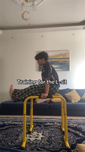 L-sit training is lowk hard bro but getting better by the day quads are burning tho😭😭😭 #lsit #Lsit #fyp #viral #trending #fyppppppppppppppppppppppp #makethisviral #calesthenics #training