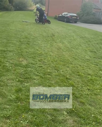 🎥 Bomber Jr. dive bombing the Bomber 💣🤣 Cruz ‘Bomber’ Harris #37 has been practicing his dive bombs on me and has pulled off quite a few good ones, this one he wiped me clean out 😂💥 📹 Team Harris | Chris 'Bomber' Harris