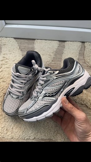 Saucony Ombi 9 Grise et Noir - Style et Confort