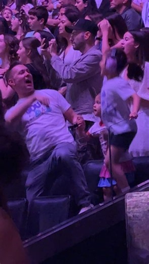 Who is this girl dad rocking with his girls at the Olivia Rodrigo night one in DC? #oliviarodrigo