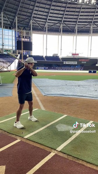 I got to get in on some of the action!! What a fun experience here at The Inaugural Game Changer Bat Lab! #GCpartner #PATHbaseball @GameChanger