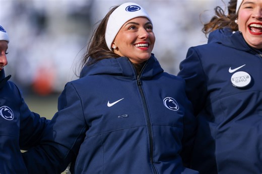 Penn State Cheerleader Has Everyone's Attention Before The Fiesta Bowl