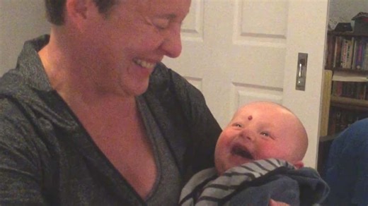 Baby’s Laugh Is Absolutely Uncontrollable When Mom Puts Pacifier in His Mouth