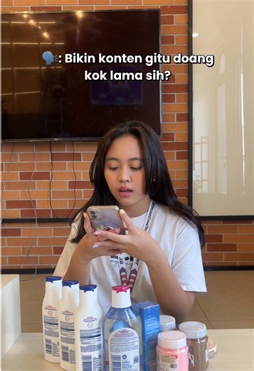 Coba deh sehari aja jadi content creator, baru bisa paham kalau bikin konten itu ga gampang⁉️😫 Harus cari ide, bikin script, take video, jadi talent, voice over, edit konten, bikin caption, upload 🤯 SEMUANYA!! Tapi kabar baiknya, kalau kamu creator affiliate yang pengen dibantuin bikin konten, bisa banget join jadi creator DCT Agency! Ga cuma dibantuin bikin konten aja, tapi kamu juga bakalan dapet insight dan saran pengembangan akun 🤩 Udah banyak yang terbantu karena join DCT Agency, yuk, gi