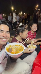 Let’s go to Walkstreet to eat delicious Nom Banh Chok #phnompenh #streetfood #Cambodia | Just JK
