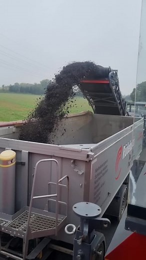 Efficient Asphalt Milling Process by Wirtgen Group| Kutter.Michisl