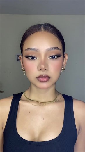 Quieren el tutorial de las pestañas y el makeup?😮‍💨🫰🏽 #parati #foryou #viral #foryoupage #tutorial #makeup #fyp #licantropa #diosa #cancion