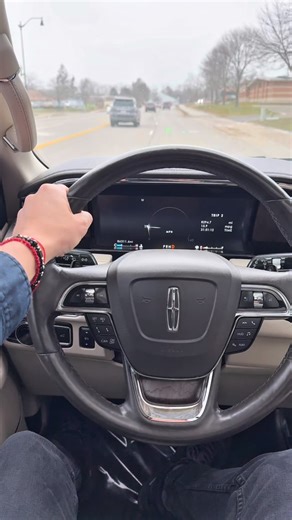 NIK GOLUBEV on Instagram: "#LINCOLN Navigator interior behind the wheel #n1kdrives"